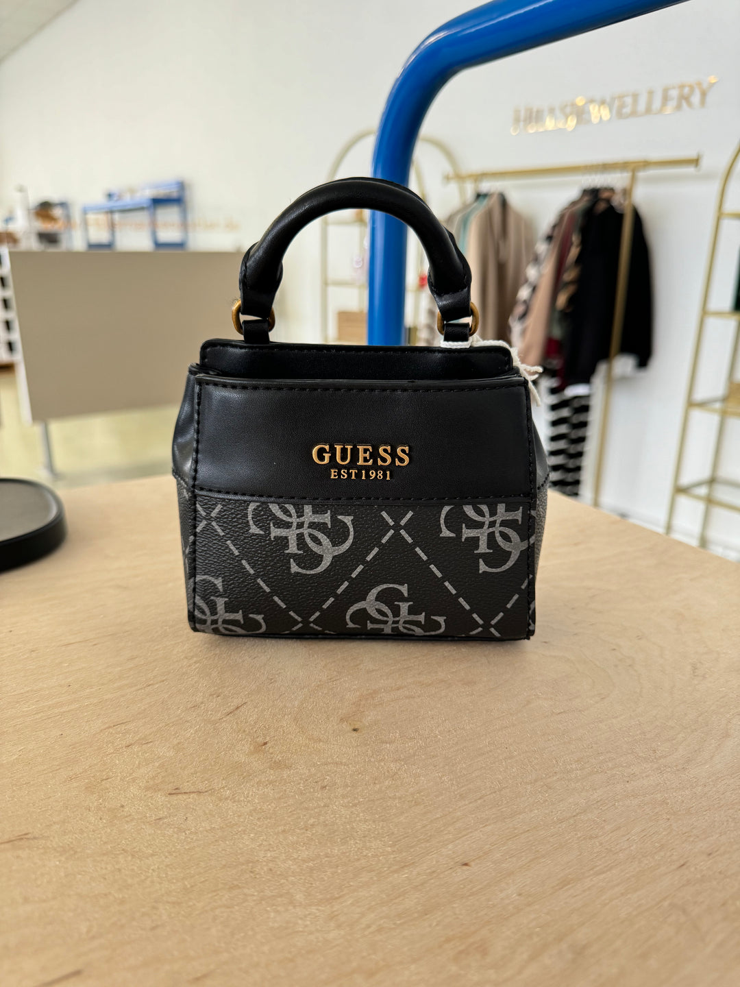 Guess Tasche 16